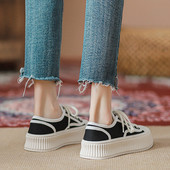 Naiste vabaaja tossud kahes värvitoonis