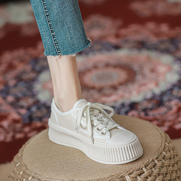 Naiste vabaaja tossud kahes värvitoonis