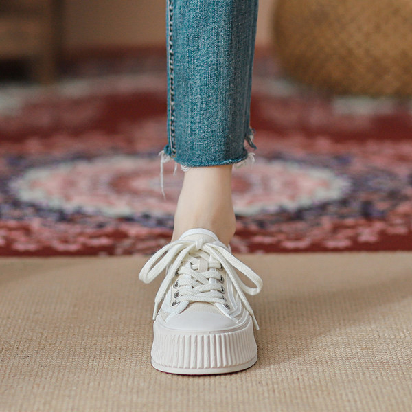 Naiste vabaaja tossud kahes värvitoonis