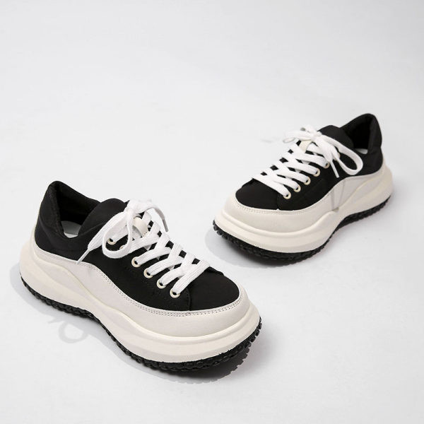 Moteriški apvalūs sportbačiai grubiu padu – juodos ir žalios spalvos