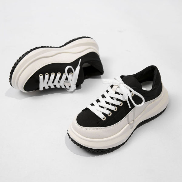 Moteriški apvalūs sportbačiai grubiu padu – juodos ir žalios spalvos