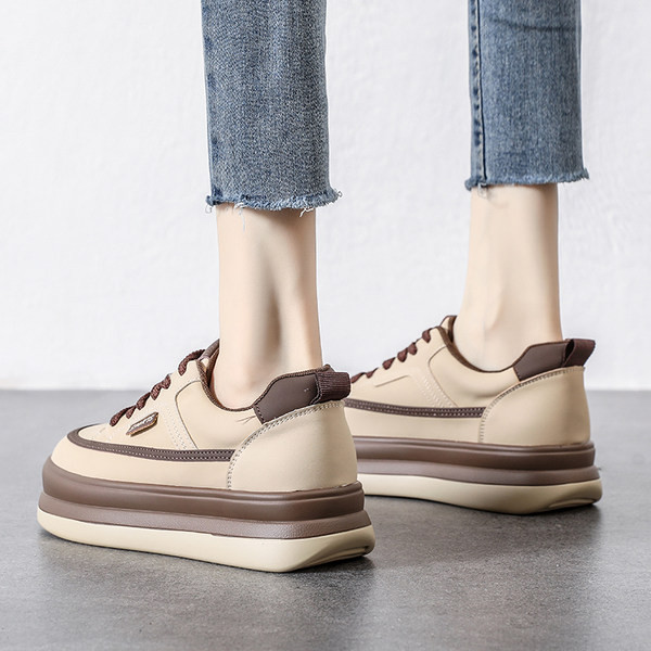 Naiste kõrge tallaga tossud