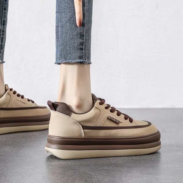 Naiste kõrge tallaga tossud