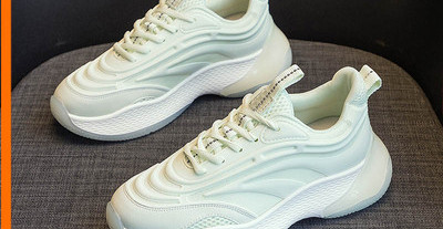 Naiste valged vabaaja tossud