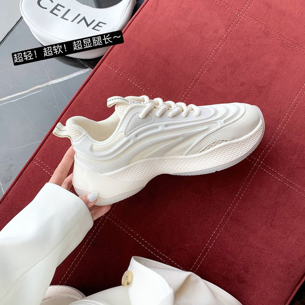 Naiste valged vabaaja tossud