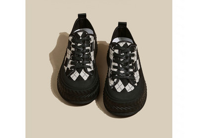 Tekstiliniai sportbačiai su 4,5 cm aukščio padu ir raišteliais