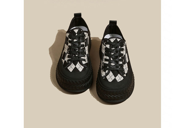 Tekstiliniai sportbačiai su 4,5 cm aukščio padu ir raišteliais