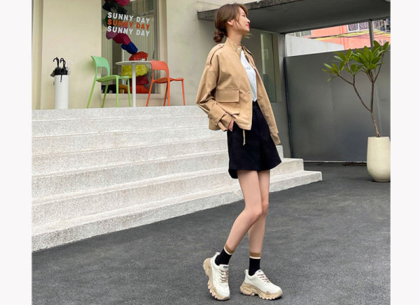 Paelte ja kareda tallaga sporditossud