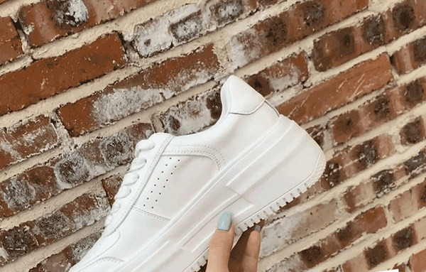 Sportlikud valged naiste tossud