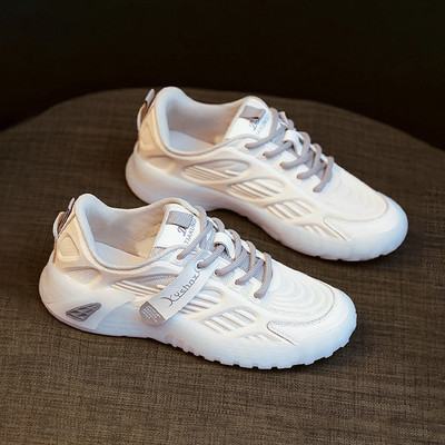 Női alkalmi fűzős tornacipő fehér színben