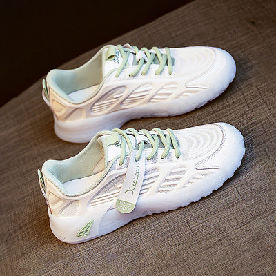 Női alkalmi fűzős tornacipő fehér színben