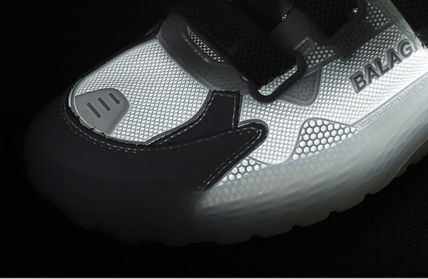 Női alkalmi fűzős tornacipő fehér színben