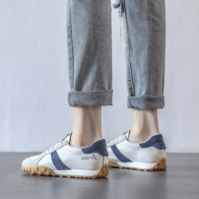 Női sportcipő fűzővel