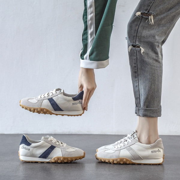 Női sportcipő fűzővel