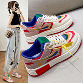 Színes női eko bőr tornacipő fűzővel és felirattal