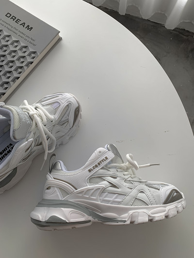 Paprasti moteriški sportbačiai