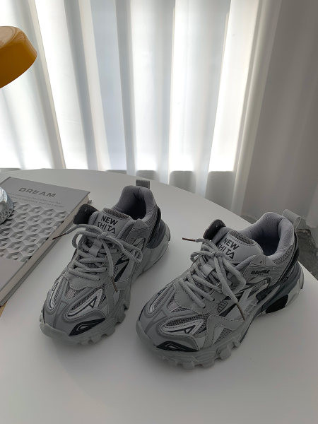 Paprasti moteriški sportbačiai