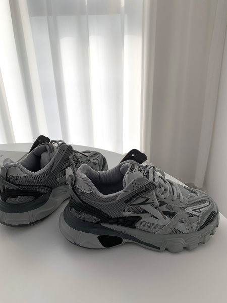 Paprasti moteriški sportbačiai