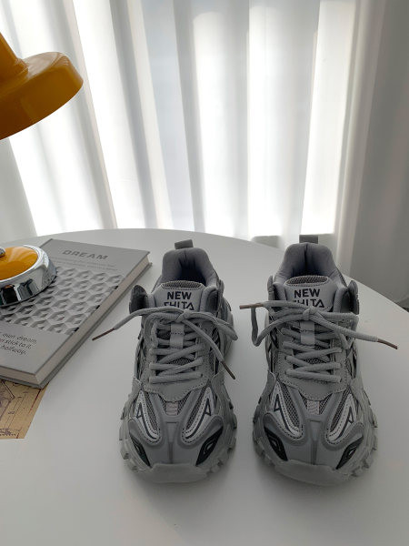 Paprasti moteriški sportbačiai