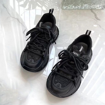 Naujo modelio tinkliniai sportbačiai