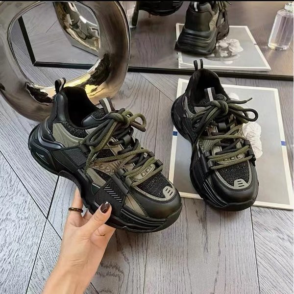 Naujo modelio tinkliniai sportbačiai