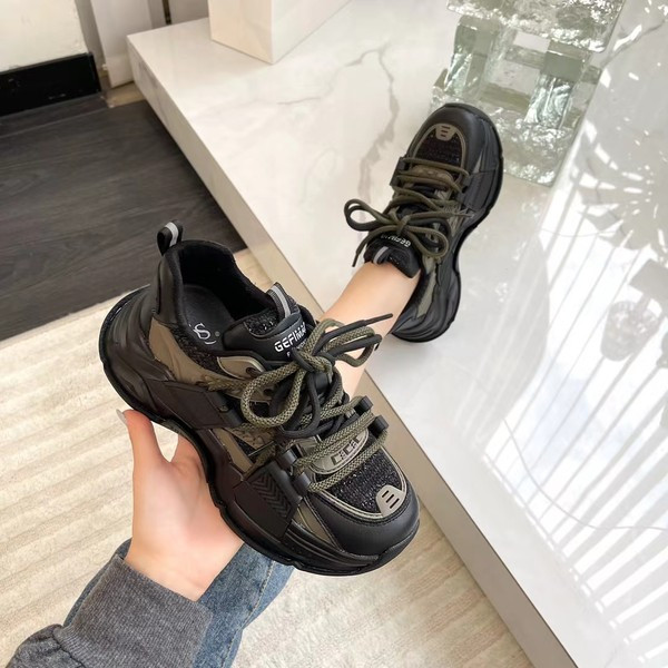 Naujo modelio tinkliniai sportbačiai