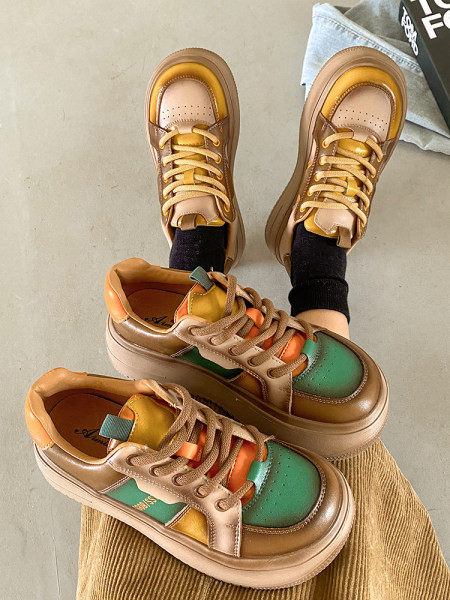 Modernūs moteriški sportbačiai iš eko odos plokščiu padu