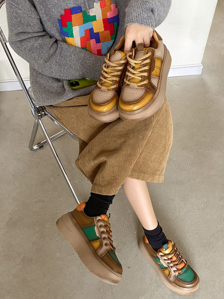 Modernūs moteriški sportbačiai iš eko odos plokščiu padu