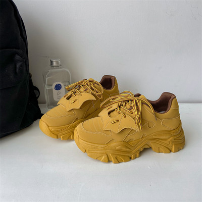 Moteriški sportbačiai su raišteliais