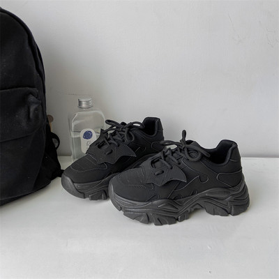 Moteriški sportbačiai su raišteliais