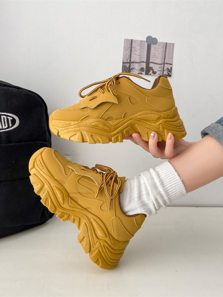 Moteriški sportbačiai su raišteliais