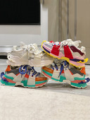 Naujo modelio spalvingi sportbačiai grubiu padu