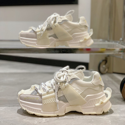 Naujo modelio spalvingi sportbačiai grubiu padu