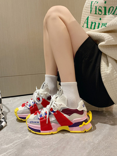 Naujo modelio spalvingi sportbačiai grubiu padu