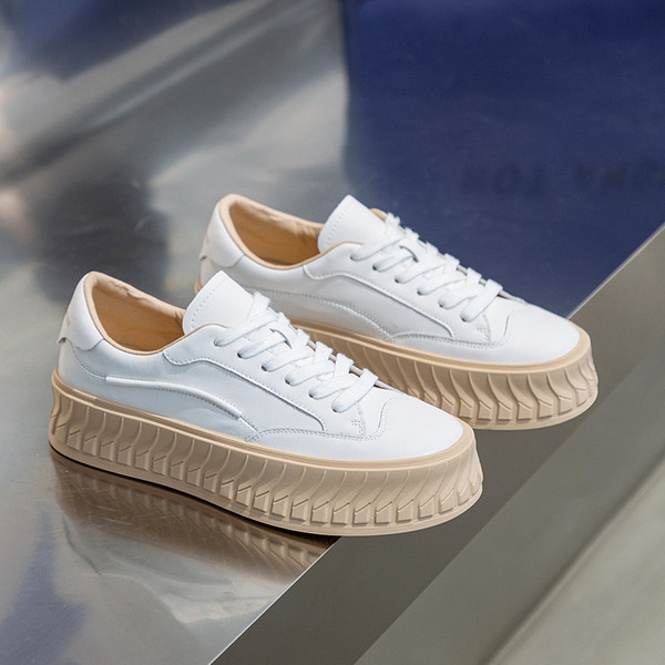 Νέο μοντέλο γυναικείων sneakers με χοντρή σόλα