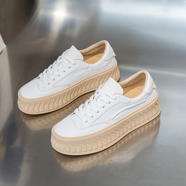 Νέο μοντέλο γυναικείων sneakers με χοντρή σόλα