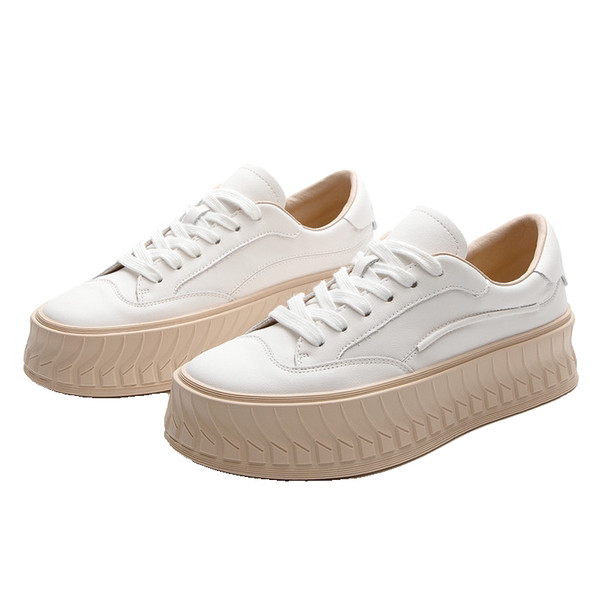 Νέο μοντέλο γυναικείων sneakers με χοντρή σόλα