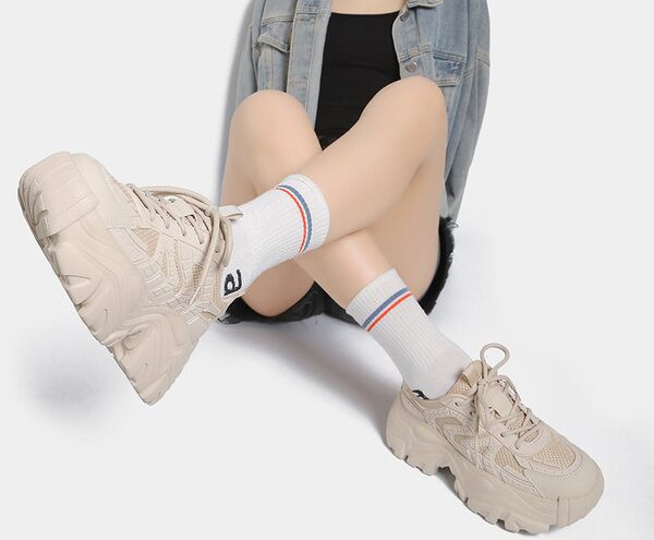 Stiilsed kõrge talla ja paeltega nahast tossud