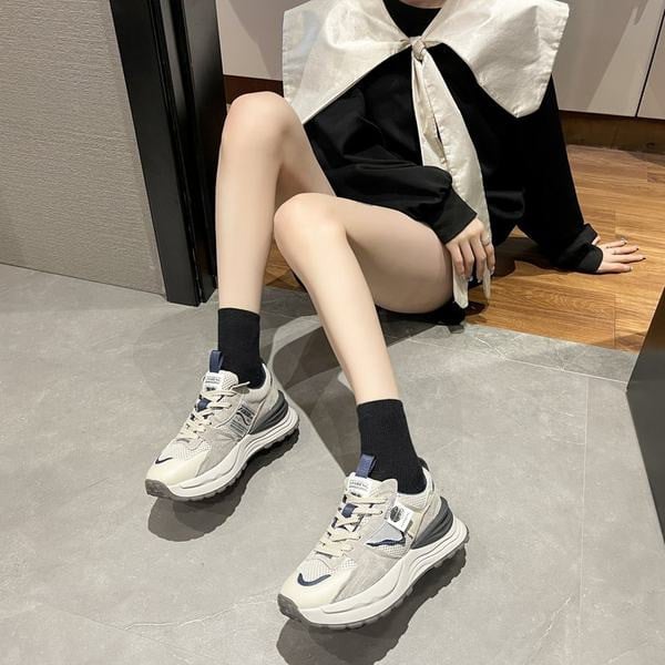 Moteriški sportiniai sportbačiai – su tinkleliu