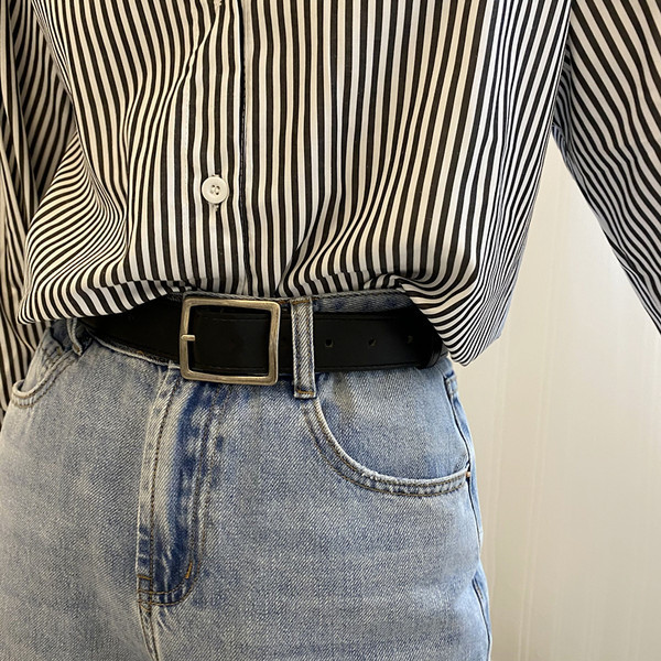 Ženski remen od eko kože sa četvrtastom metalnom kopčom