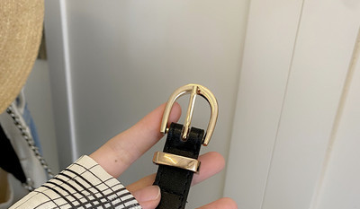 Tanki ženski remen od eko kože sa metalnom kopčom