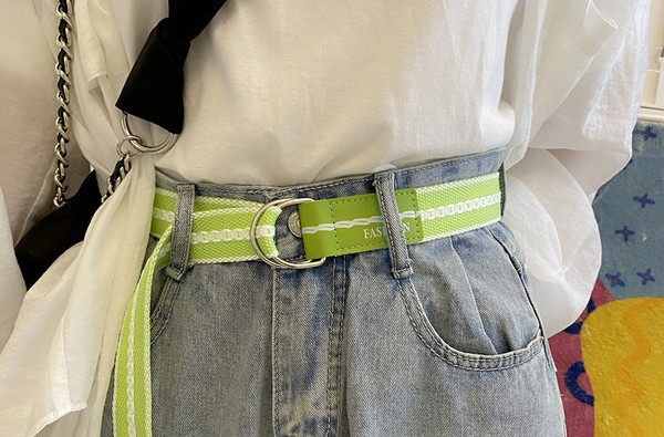 Ženski tekstilni remen sa metalnom kopčom u više boja