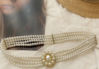 Moderan ženski remen s biserima i ukrasnim kamenčićima