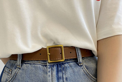 Ženski kožni remen s metalnom četvrtastom kopčom