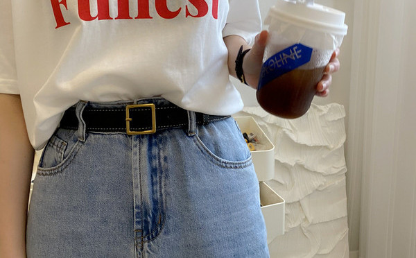 Ženski kožni remen s metalnom četvrtastom kopčom