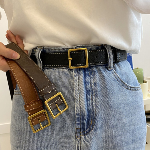 Ženski kožni remen s metalnom četvrtastom kopčom