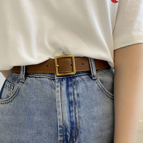 Ženski kožni remen s metalnom četvrtastom kopčom