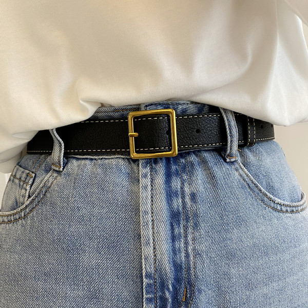 Ženski kožni remen s metalnom četvrtastom kopčom