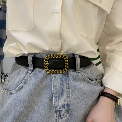 Ženski kožni remen sa metalnom kopčom