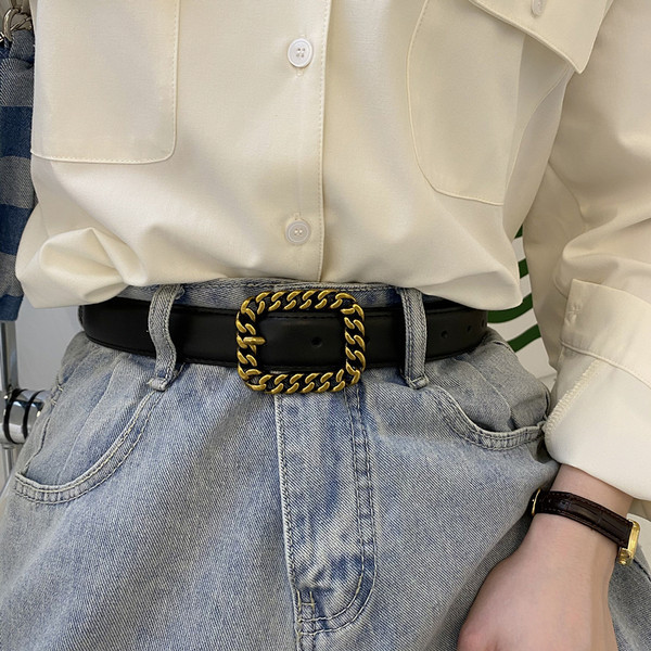 Ženski kožni remen sa metalnom kopčom